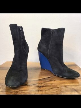 Pour la Victoire Ravel Suede Black & Blue Wedge Booties